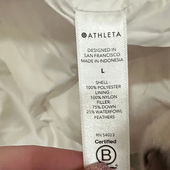 Athleta Cream Puffer Vest LARGE - Picture 11 of 11